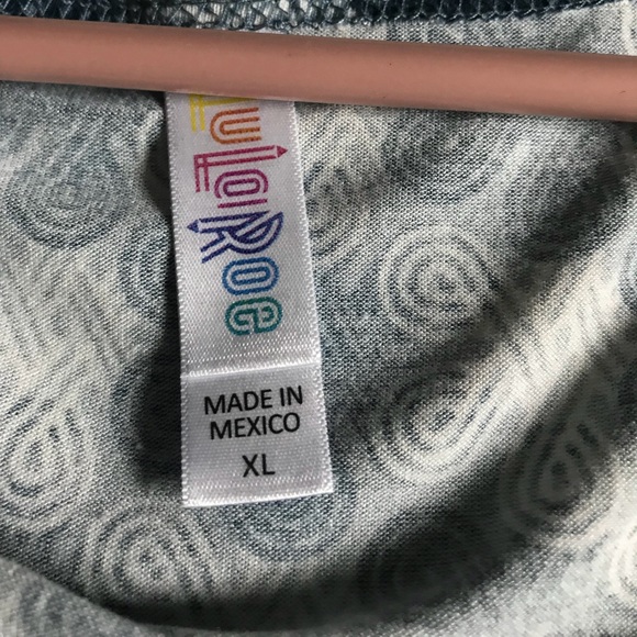 LULAROE CLASSIC T - Picture 3 of 3